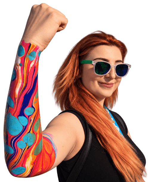 Festival guest with marbled arm
